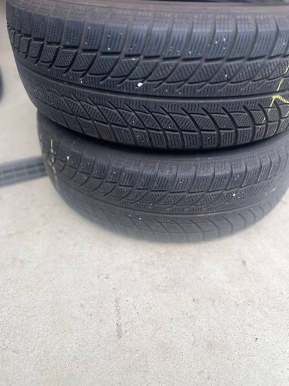 Pneumatici & Ruote complete: Winterreifen 235/65R17 – Usato da Zollikofen venduto da Mufu2 1