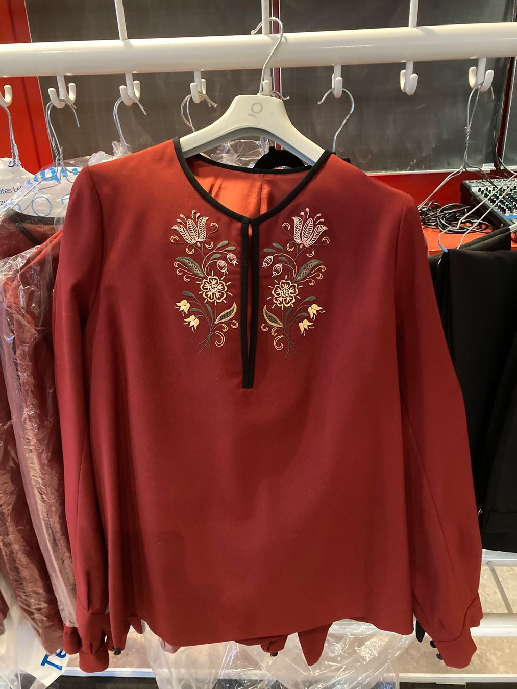 Chemises: HERREN TRACHT – D'occasion à Hägendorf par corsa53