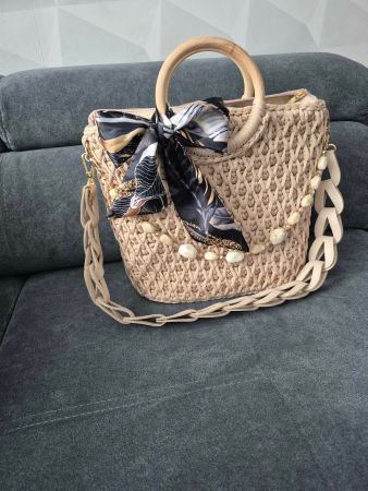 Tasche beige gehäkelt mit Holzgriffen neuwertig