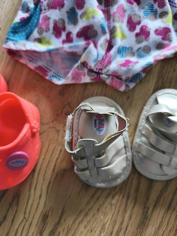 Pyjamas & Ähnliches: Schlafanzug mit 3 Paar Schuhen – Gebraucht aus Sargans von mel_8yph 1