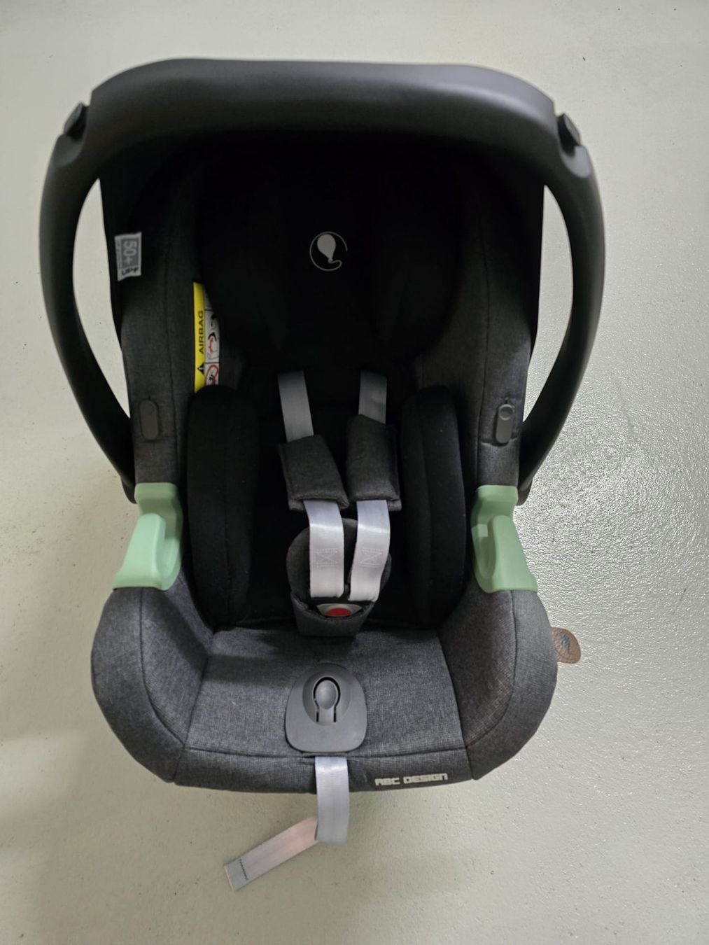 ABC Design Auto-Kindersitze: Babyschale Tulip inkl. Isofixstation – Gebraucht aus Aarberg von Run_91 2