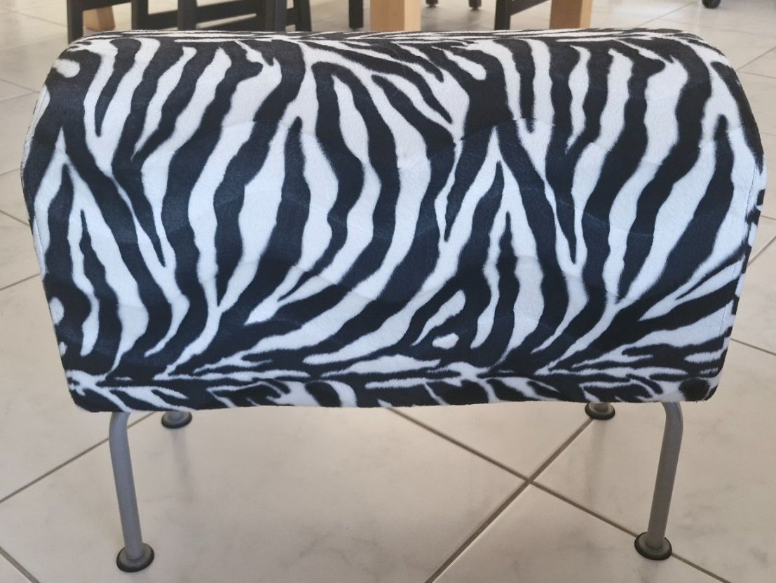Hocker: Hocker Zebra Muster Kunstfell – Neu (gemäss Beschreibung) aus Zell ZH von Eva-Jana