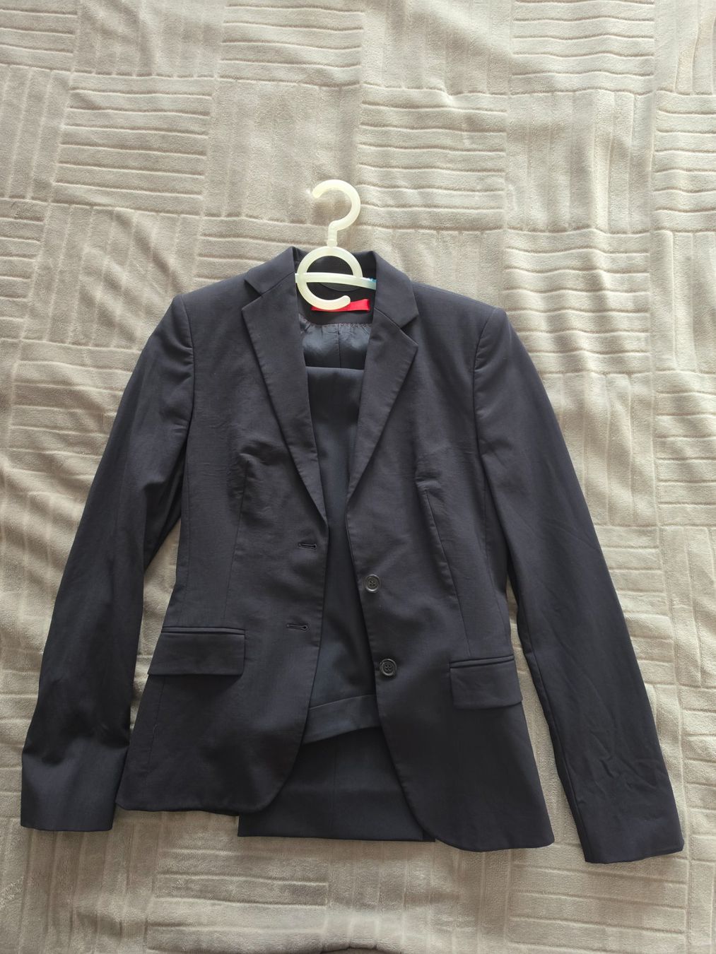 Hugo Boss Completi & Tailleur: Hugo Boss Damenanzug 36 – Nuovo (secondo la descrizione) da Zürich venduto da Takili123