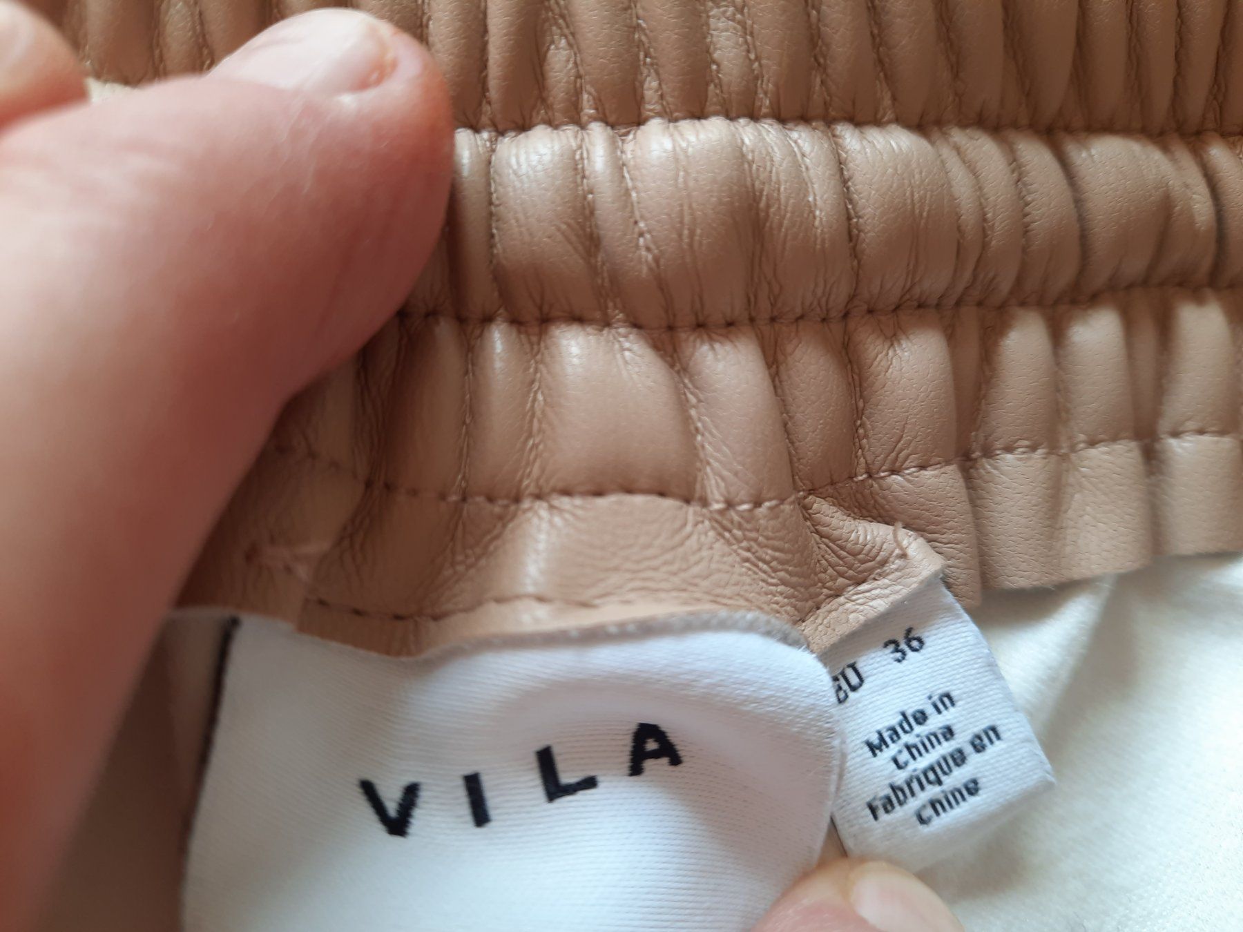 Vila Pantaloni: VILA  Damen Kunstlederhose Gr.36 – Nuovo (secondo la descrizione) da Buchs SG venduto da miska01 3