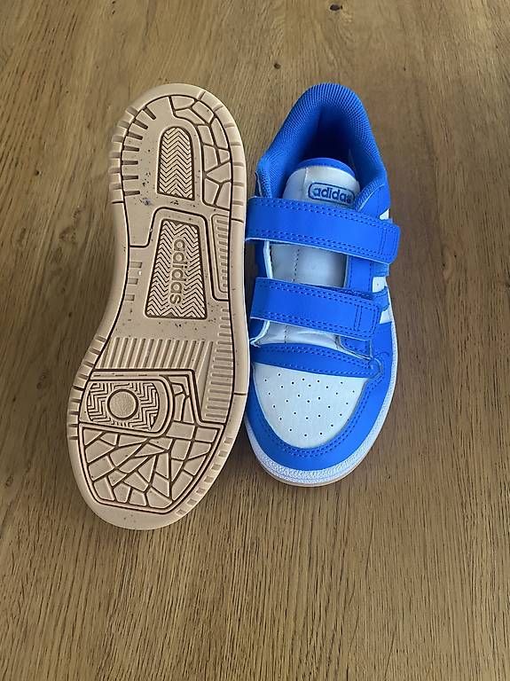 Scarpe per ragazzi: Kinderschuhe Grösse 31 mit Klettverschluss – Usato da Urdorf venduto da Toeme7