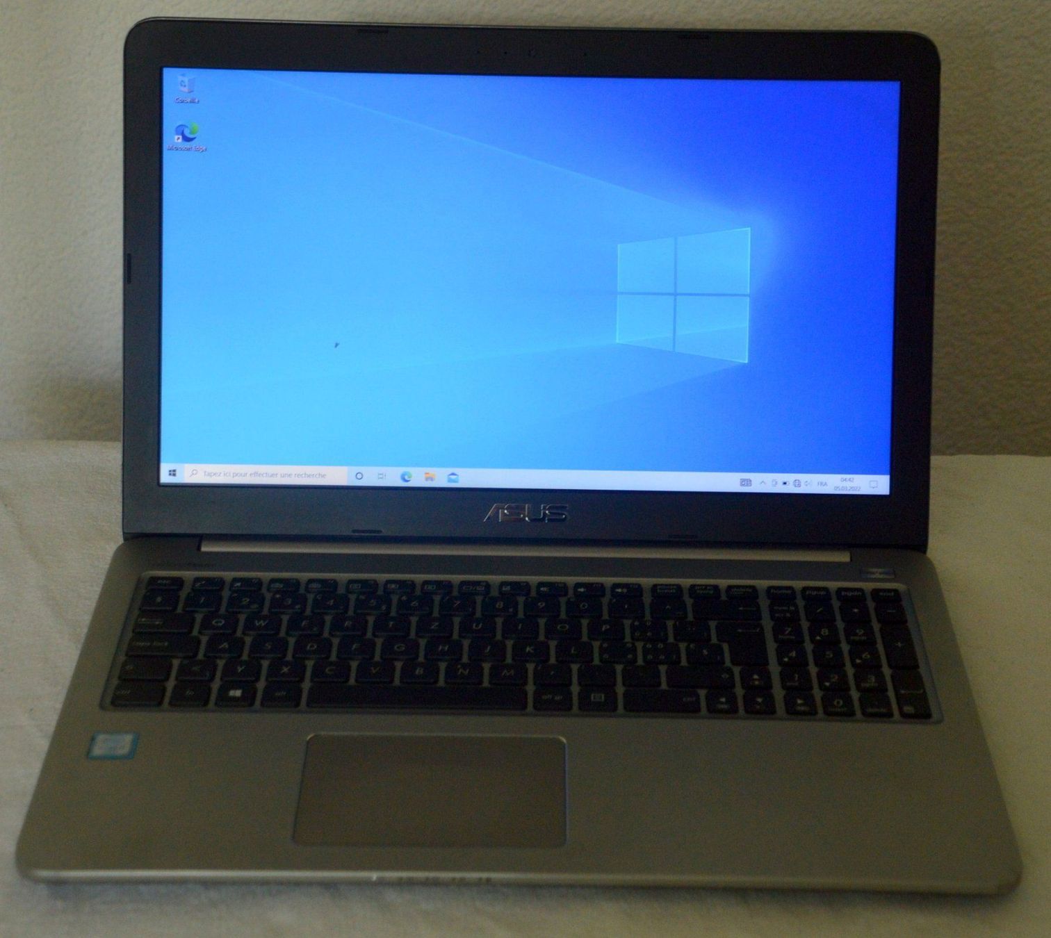 Asus Notebooks: Laptop Asus K501UQ 15.6" i5 – Gebraucht aus Collonges von arashee