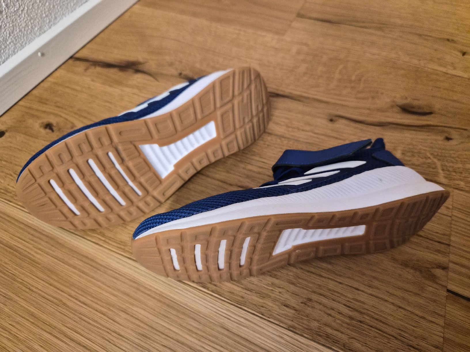 Adidas Scarpe per ragazzi: Kinder Turnschuhe Adidas, Grösse 34, blau – Usato da Schwarzenberg LU venduto da LadySecondhand 1