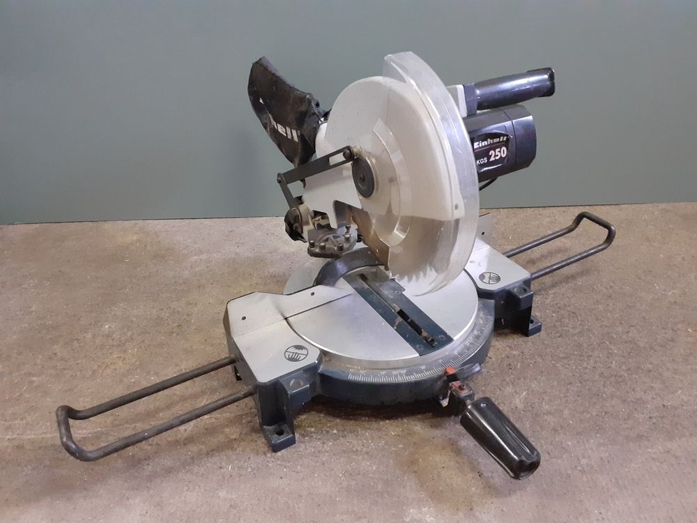 metabo Kapp- und Gehrungssäge KGS 305 M Set, Kappsäge mit