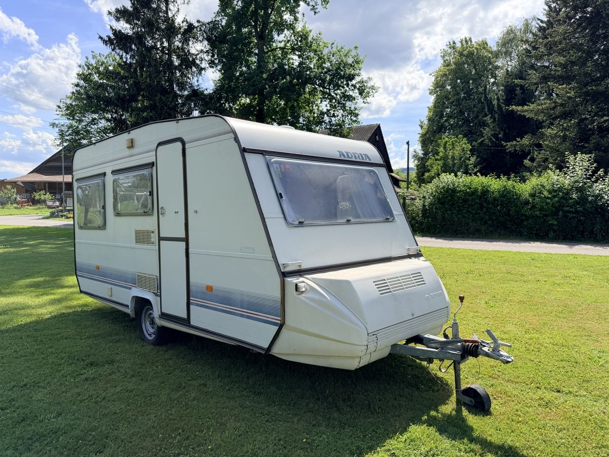 Adria Véhicules de camping: Adria Wohnwagen Optima 440 TQ – D'occasion à Mühlau par Snackbitez 1