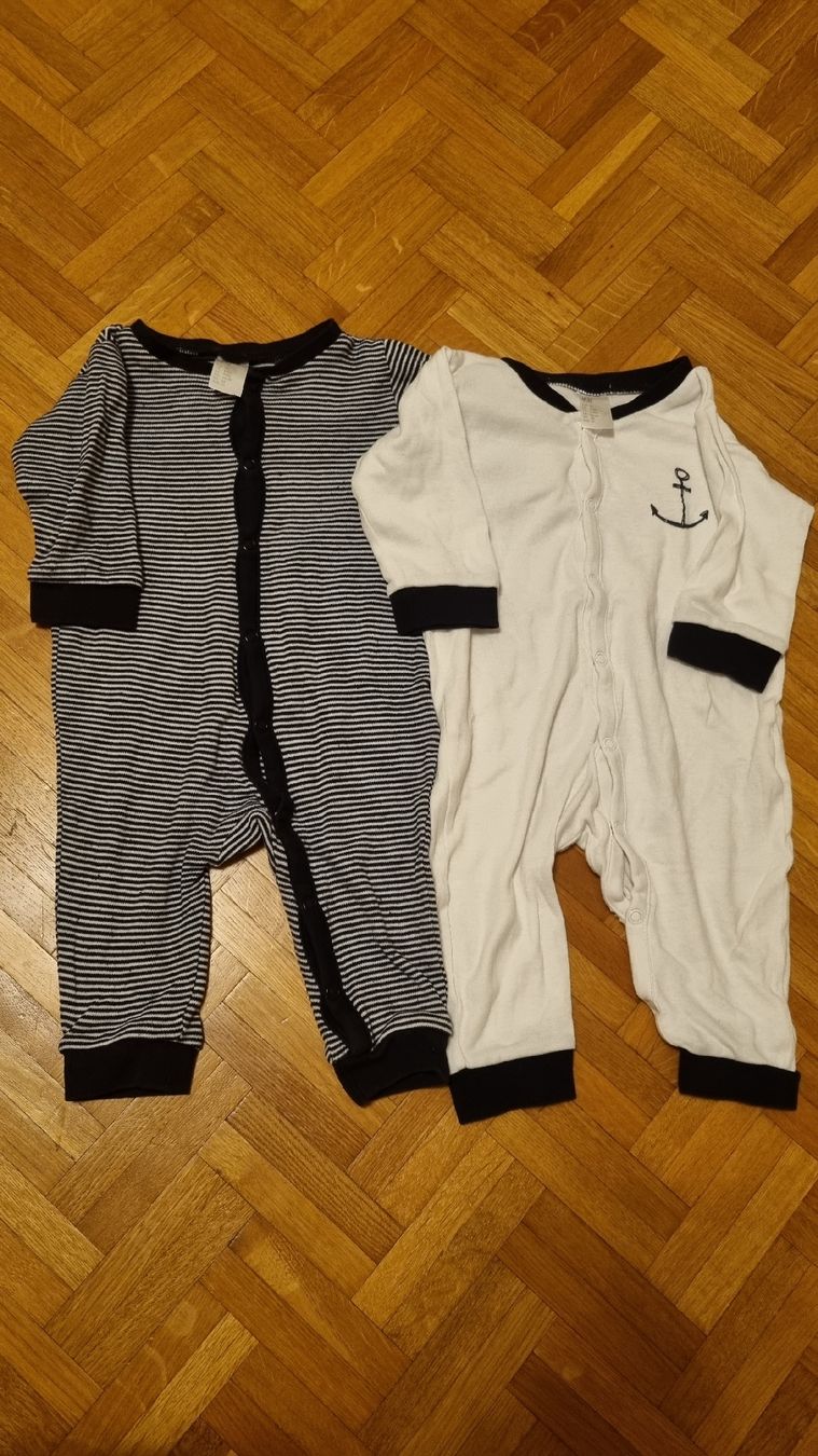 H&M Pyjamas: 2 pijamas bébé – D'occasion à Ferpicloz par Clicli014