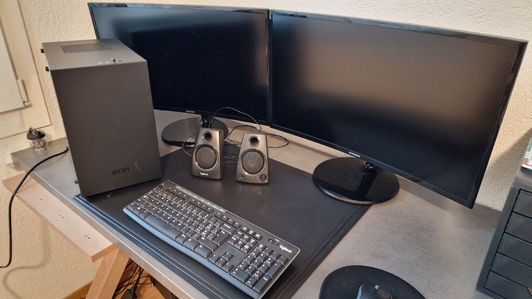 PC: PC, 2x Bildschirm und Tastatur – Usato da Frauenkappelen venduto da yasin92