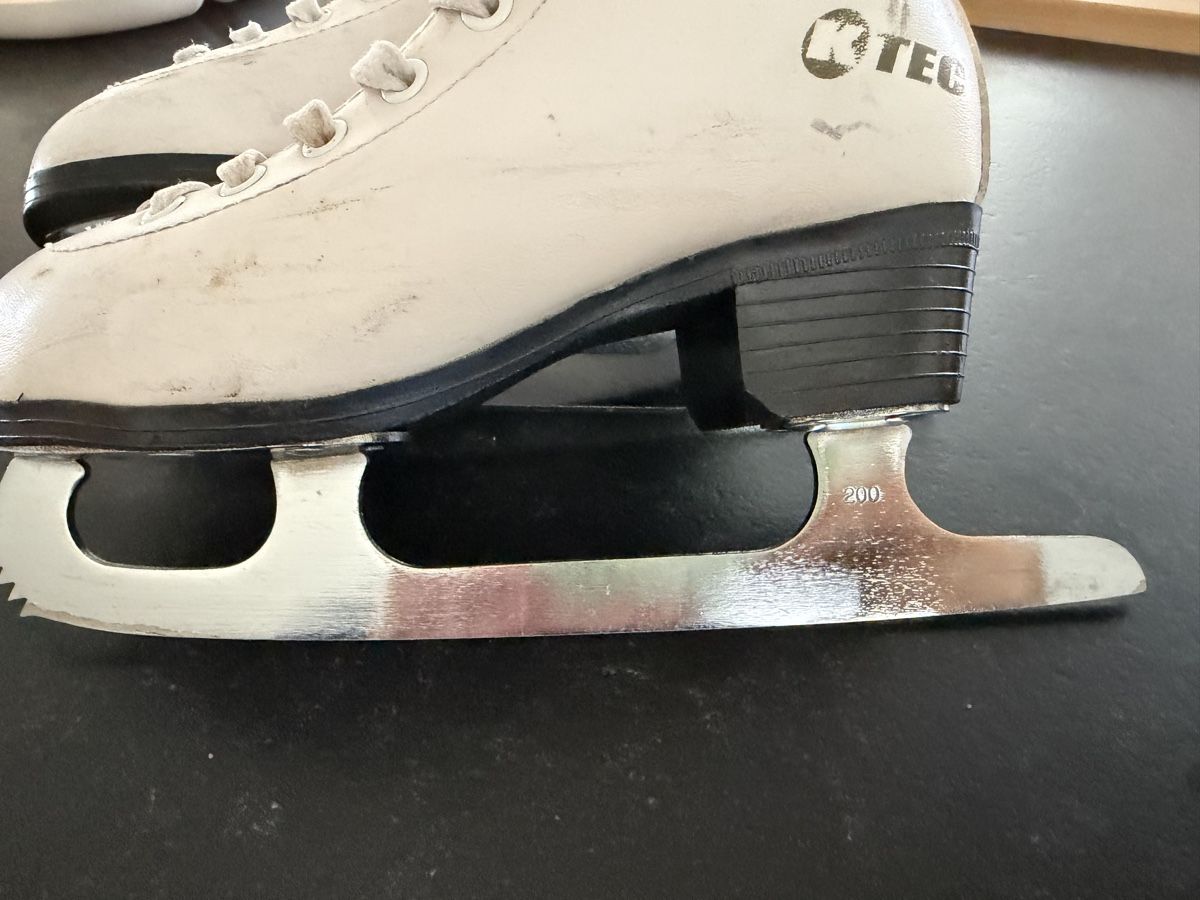 Pattini da ghiaccio: Eislaufschuhe K-Tec weiss Grösse 31 – Usato da Grabs venduto da Shelly_87 1