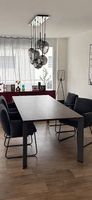 Hochwertiger Esstisch aus Holz mit 4 Stühlen