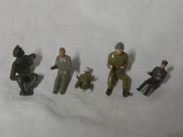 KONVOLUT:  ERSATZTEILE  5 FAHRERFIGUREN    GUTER ZUSTAND