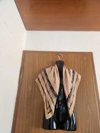 Foulard en soie Georges Rech Paris vintage motif feuilles