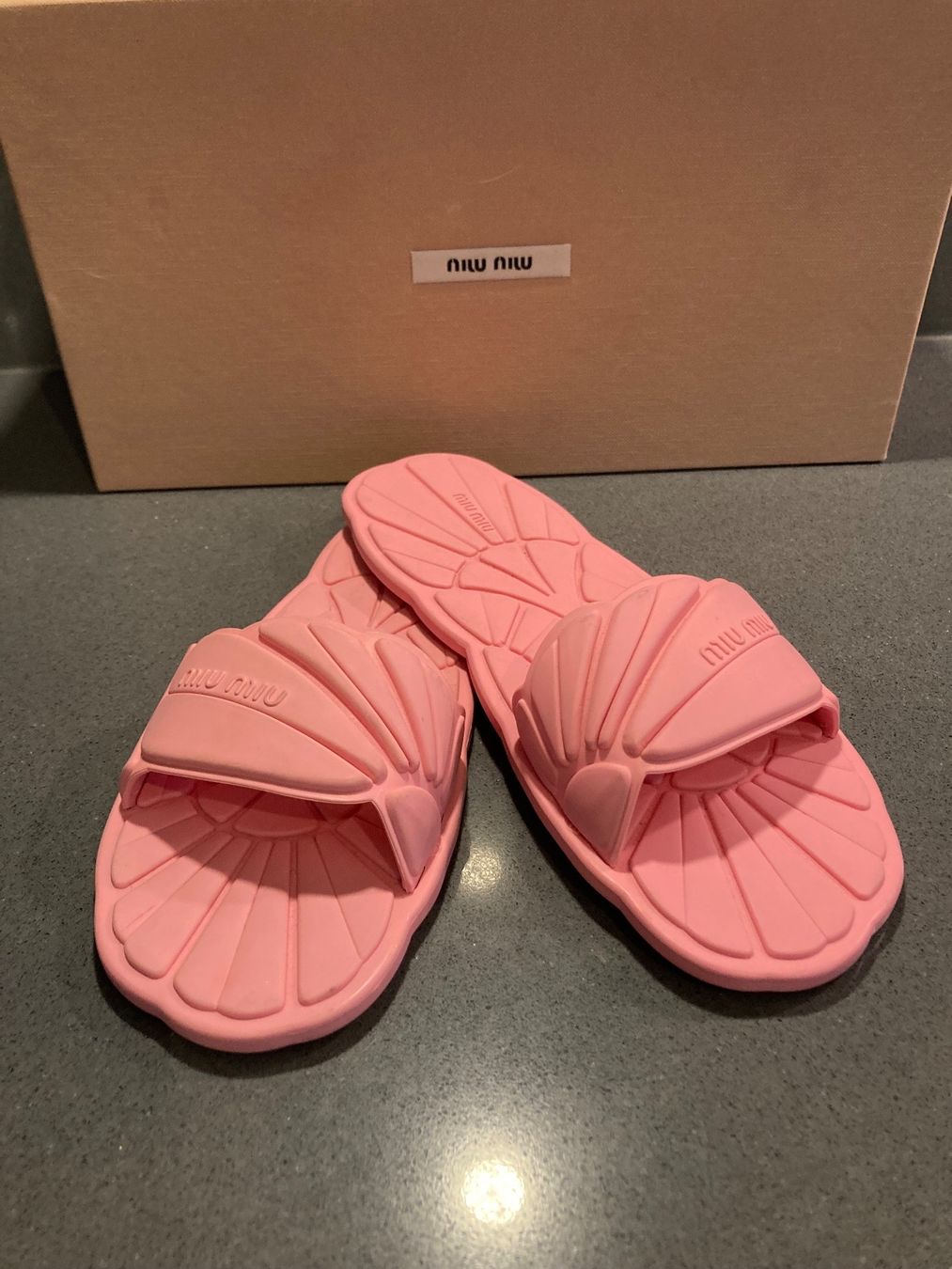 Miu Miu Damenschuhe: Miu Miu scarpe no 35 – Neu und originalverpackt aus Paradiso von Kayakara 1