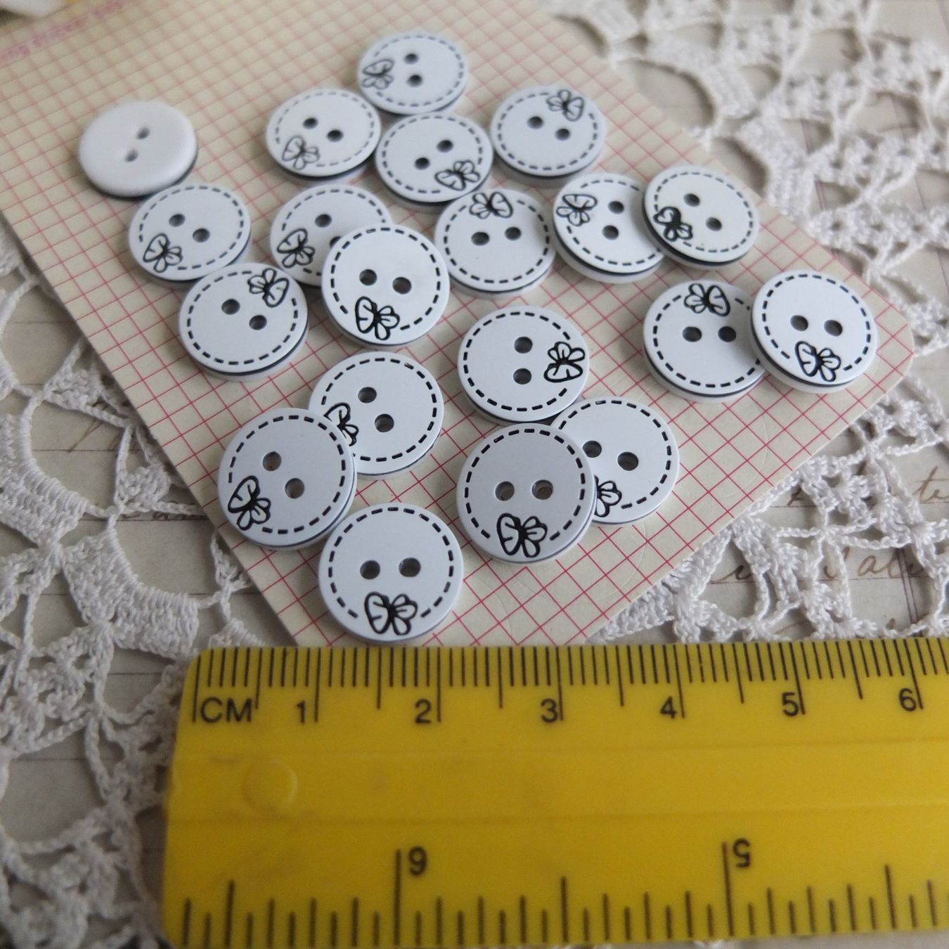 Bottoni: 20 x Knopfe weiss - schwarz bouton boutons – Nuovo (secondo la descrizione) da Meyrin venduto da laservette99 1