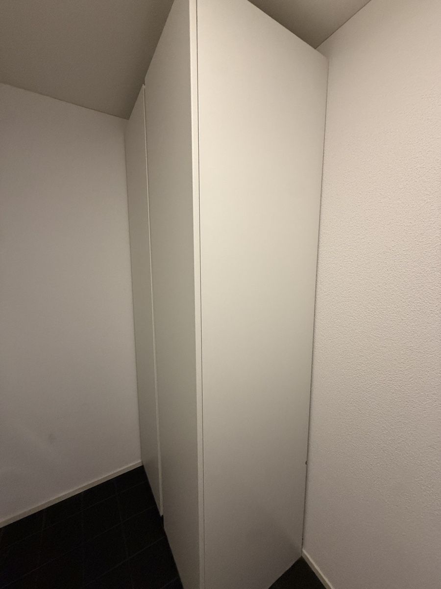Ikea Guardaroba: White wardrobe with doors good condition – Usato da Lenzburg venduto da Reniss_ 2