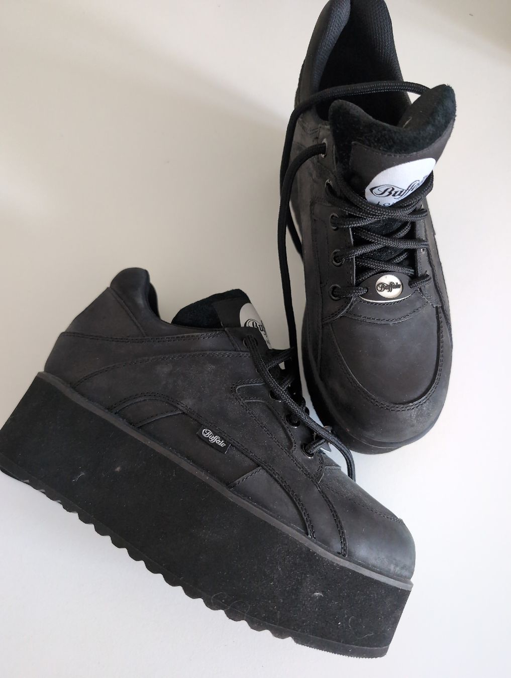 Scarpe da donna: Buffalo Platforms – Nuovo (secondo la descrizione) da Langnau am Albis venduto da Liaurencija 1