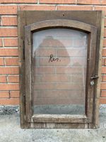 Altes Sprossenfenster, restaurationsbedürftig, Holzfenster.