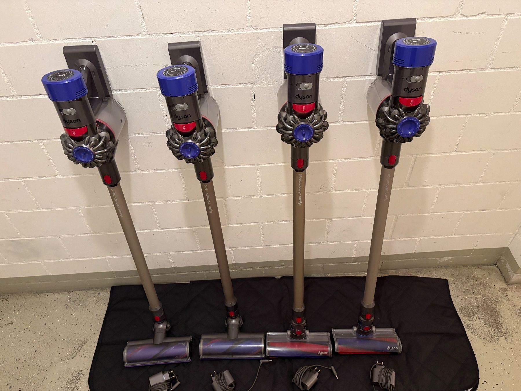 Dyson Aspirapolveri & Accessori: Dyson V8 absolut Handstaubsauger – Usato da Lausen venduto da sen_jm7c 2