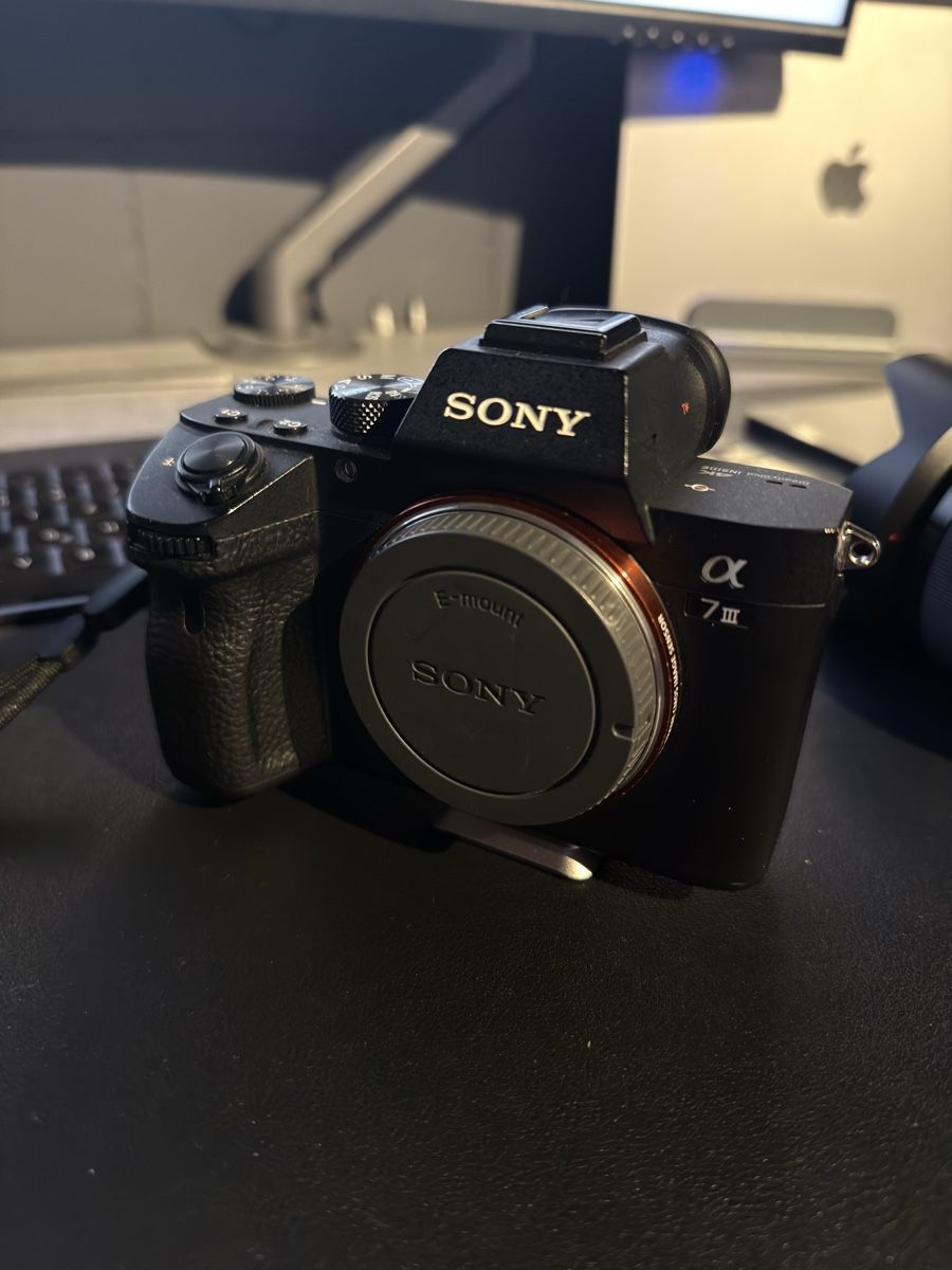 Sony Fotocamera: Sony A7iii & FE 28-70mm & Smallrig griff – Usato da Frümsen venduto da Alessandro06 2