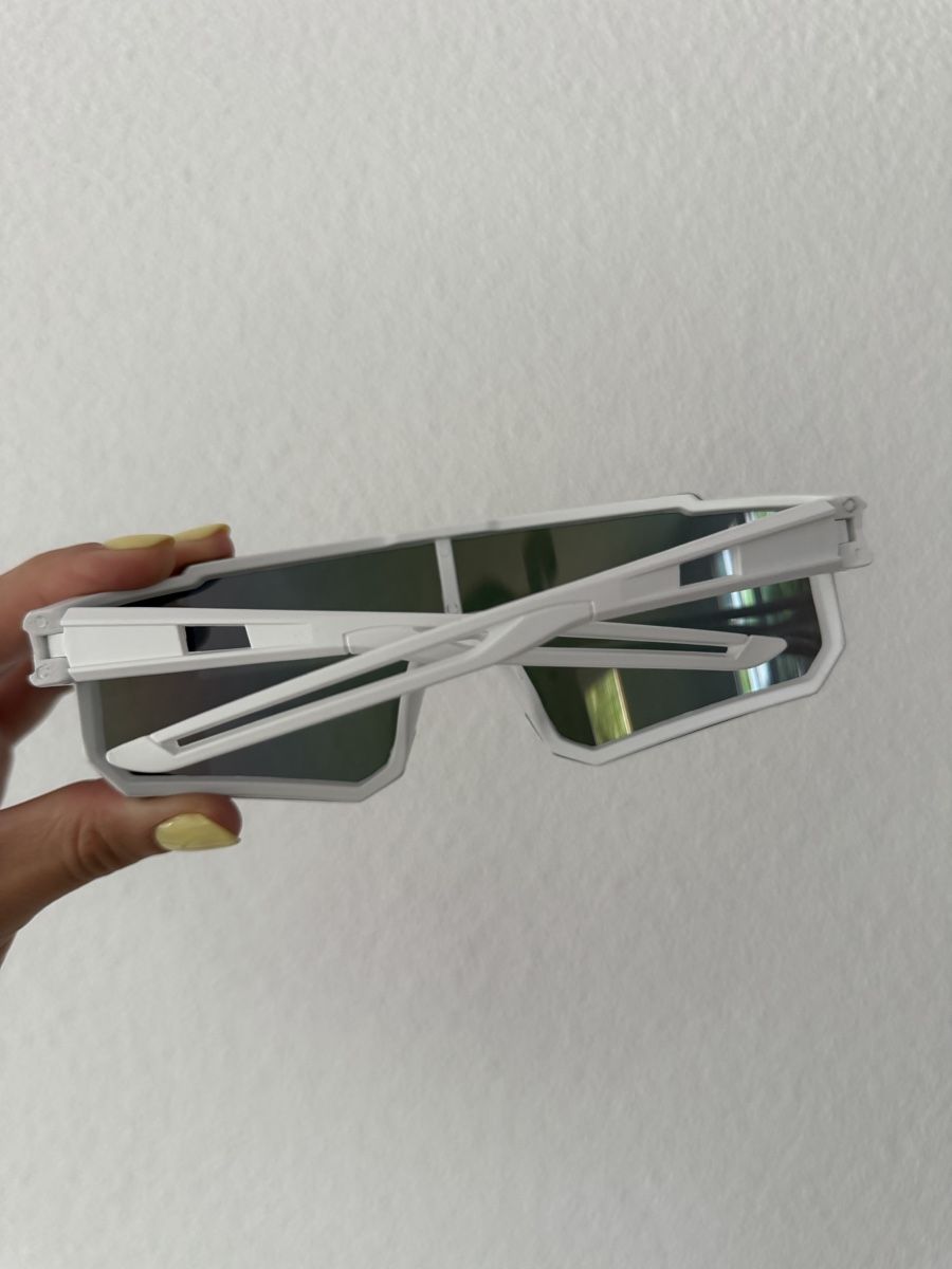 Occhiali & Lenti: Sporty White Sunglasses – Nuovo e nell'imballaggio originale da Gränichen venduto da Domsiiiii 3