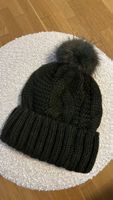 H&M Strickmütze mit Bommel, dunkelgrün