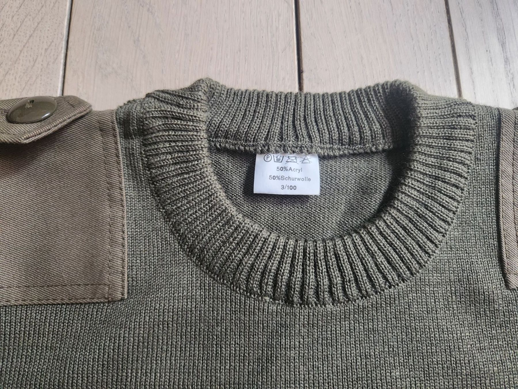 Schweizer Armee Uniformi: CH-Armee Instruktor Pullover – Nuovo (secondo la descrizione) da Quartino venduto da Simonmichael