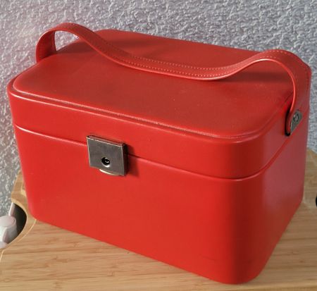 70er Jahre Kosmetikkoffer Kunstleder mit Originalschlüssel
