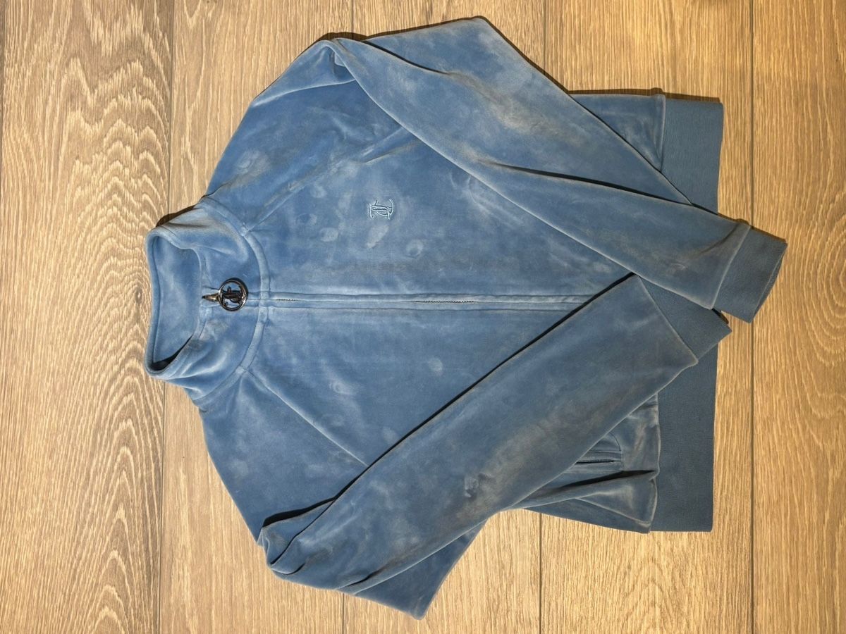 Maglioni & Felpe: Juicy Couture Samt Top Hellblau mit Strass, Grösse M – Nuovo (secondo la descrizione) da Birsfelden venduto da mah_6yvz 2