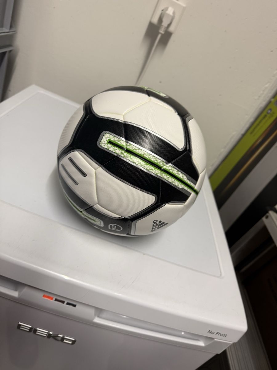 Adidas Palloni: Adidas Fussball – Nuovo (secondo la descrizione) da Sarnen venduto da Molica26 3