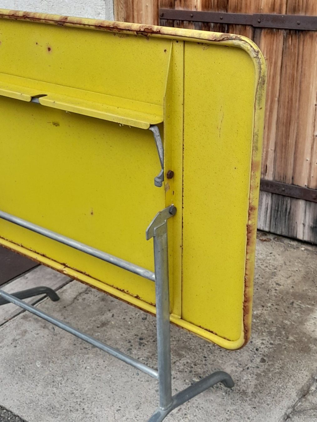Bigla Tables: Bigla Vintage Gartentisch – D'occasion à Aeschi b.Spiez par 52__yhr6 6