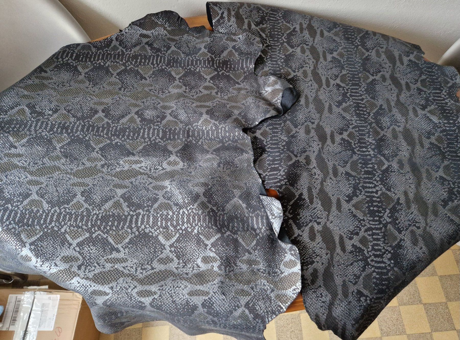 Tessuti: 2 Stück Leder – Nuovo (secondo la descrizione) da Bern venduto da Antikbatik