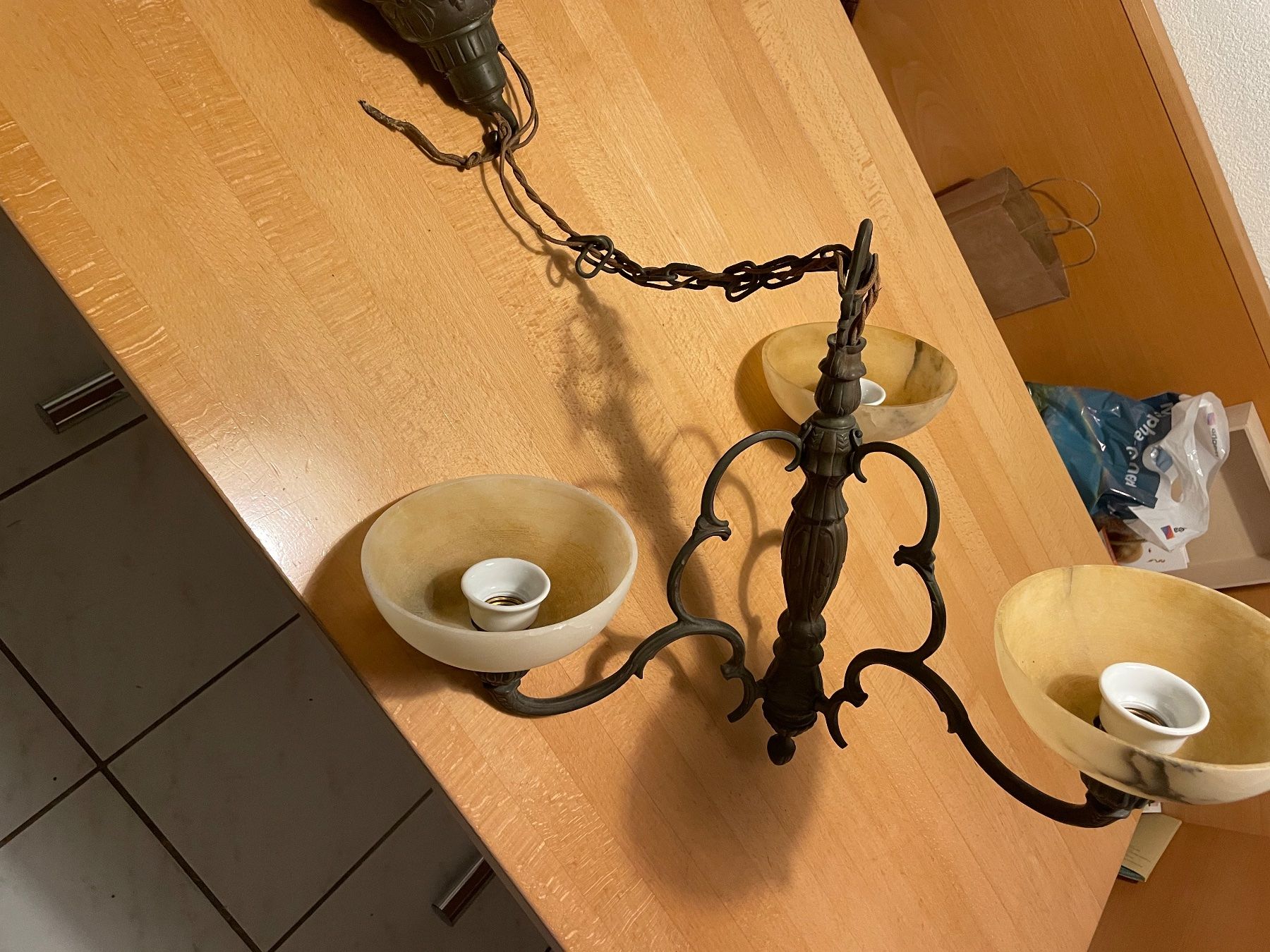Kronleuchter & Deckenlampen: Antike Lampe/Deckenlampe mit Alabaster-Schirmen! – Gebraucht aus Möhlin von Optik57 5