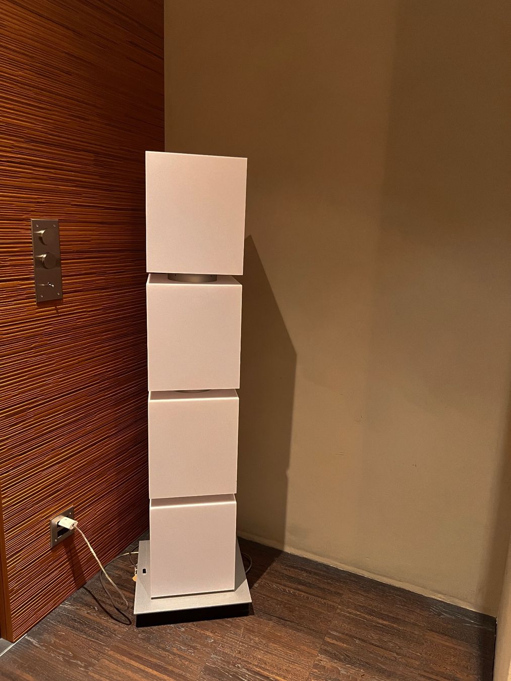 Lampade: Delta Light Stehleuchte Jet Tower – Nuovo (secondo la descrizione) da Bern venduto da arttesa 1