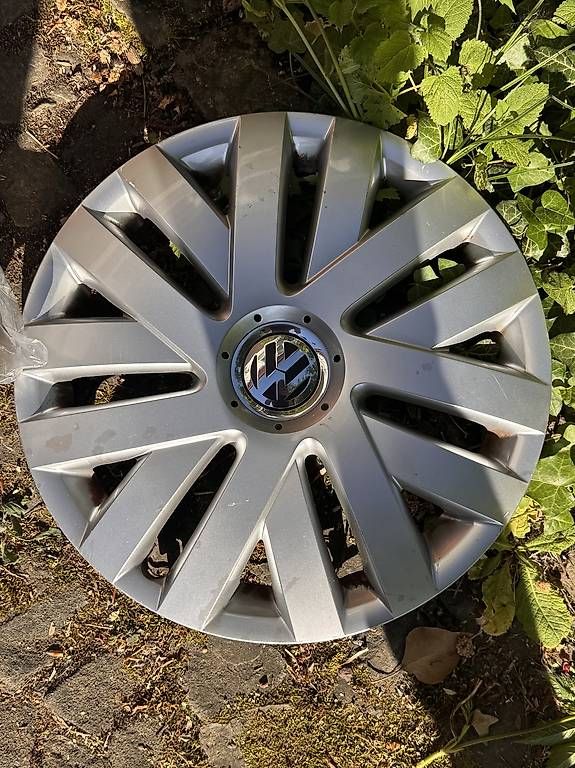 Volkswagen Tutti pezzi di ricambio auto: Original Radkappe VW Golf Variant 16' Zoll – Usato da Aarau Rohr venduto da Treasure-Trove
