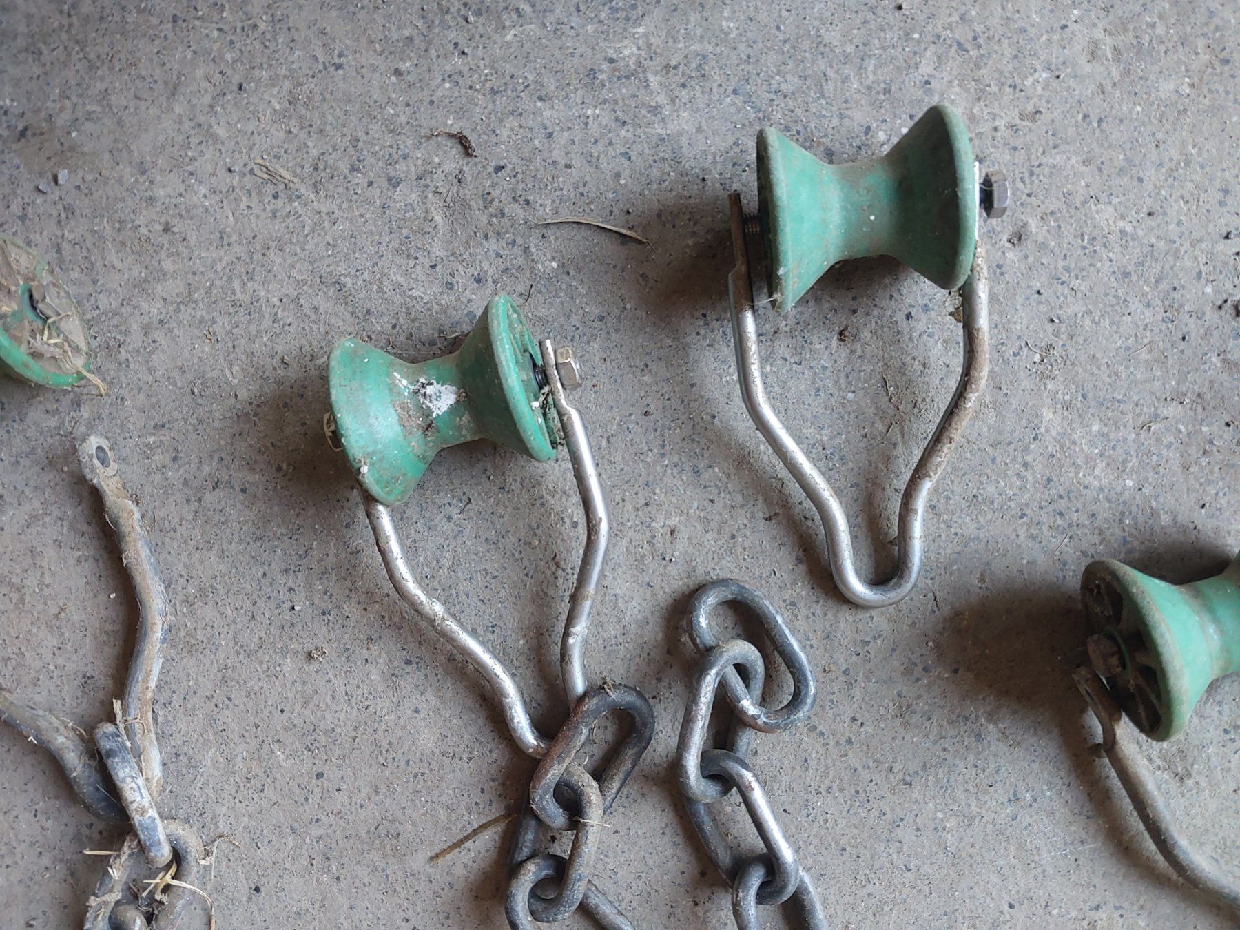 Briglie & Cavezze: Doppelstosketten für Anbindestall – Usato da Hausen am Albis venduto da Hoemi 2