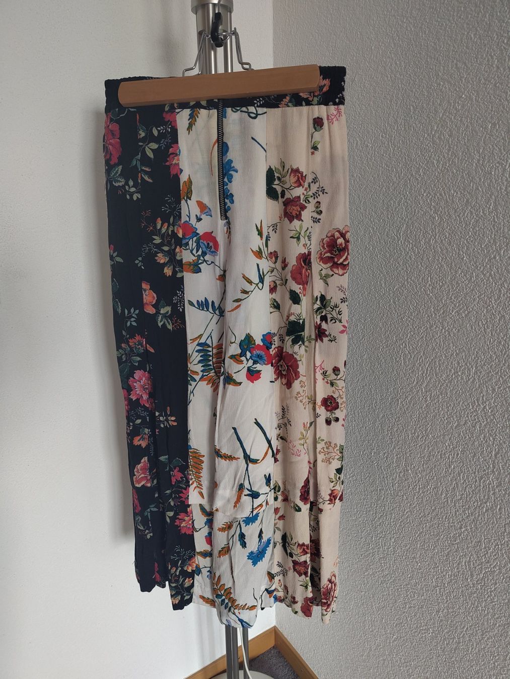 Maje Gonne: Maje Rock mit Blumen, Patchwork Gr. 34 neuwertig – Usato da Arbon venduto da Franca1979 3