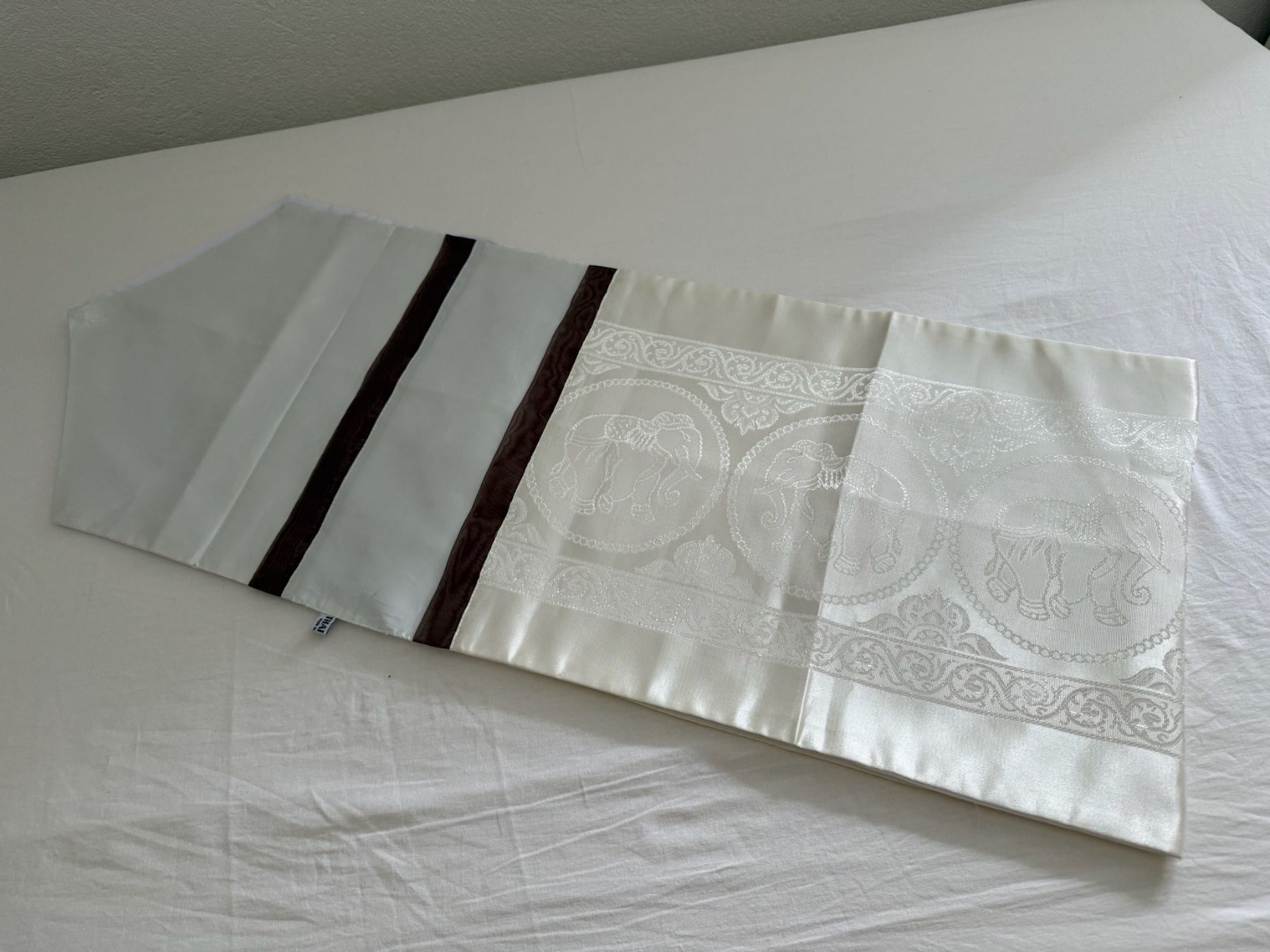 Autre linge de table: Chemin de table en soie – D'occasion à Sion par accroshoes