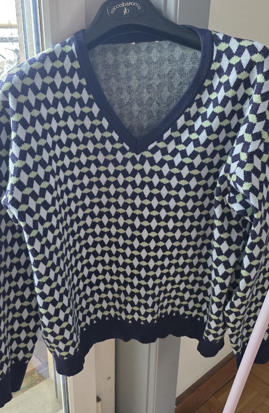 Pulls & Sweat-shirts: Pull Col V – D'occasion à Yverdon-les-Bains par van_dq65