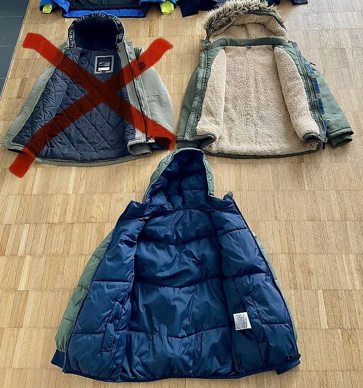Giacche & Cappotti: zwei Winterjacke Grösse 140 – Usato da Zürich venduto da giovannisp 1