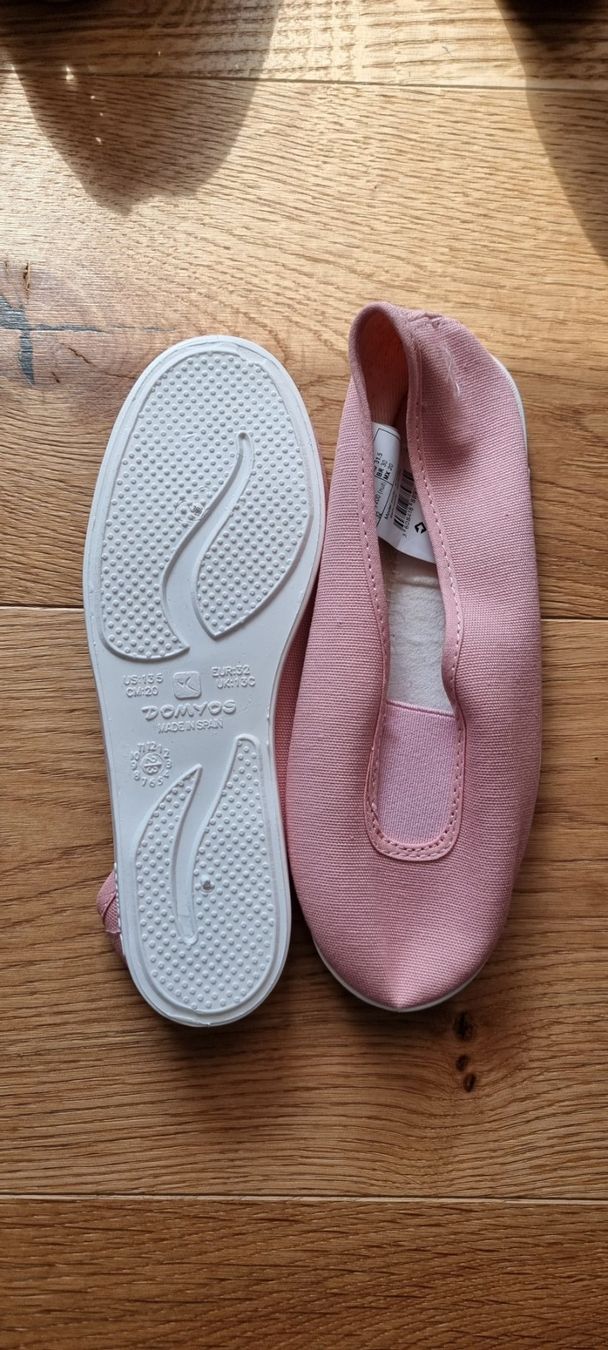 Scarpe per ragazze: 2 Paar: Mädchenschuhe Grösse 31-32 – Usato da Lachen SZ venduto da allesweg78