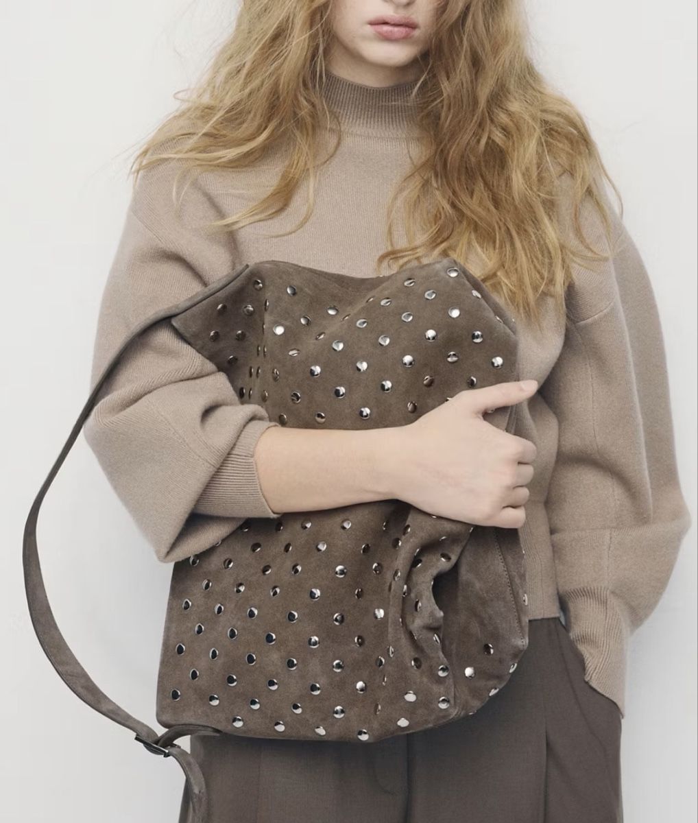 Mango Borse: Mango Bucket Bag aus Leder mit Nieten – Nuovo (secondo la descrizione) da Herisau venduto da LauraHope 6