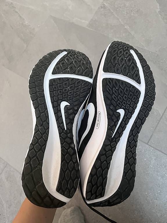 Herrenschuhe: Nike Turnschuh Grösse 40.5 – Neu und originalverpackt aus Montlingen von MichelleG. 1