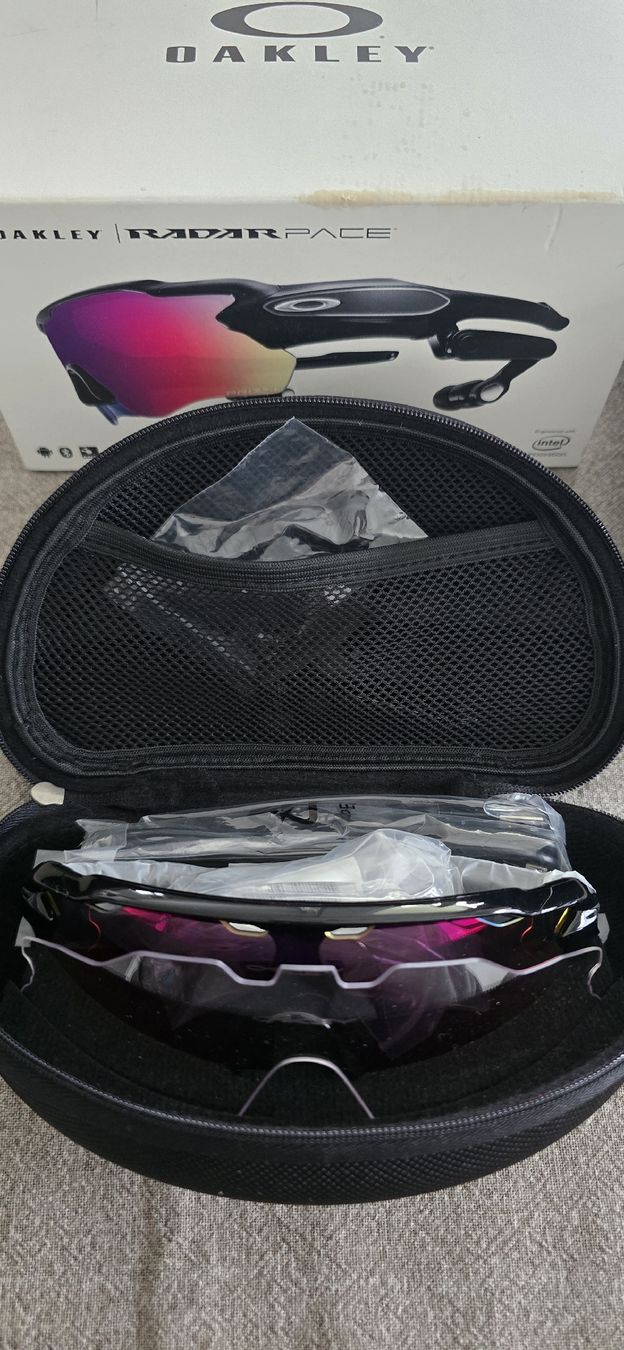 Oakley Occhiali & Lenti: Oakley Radar Pace Sonnenbrille – Nuovo e nell'imballaggio originale da Möriken AG venduto da MedicineHat
