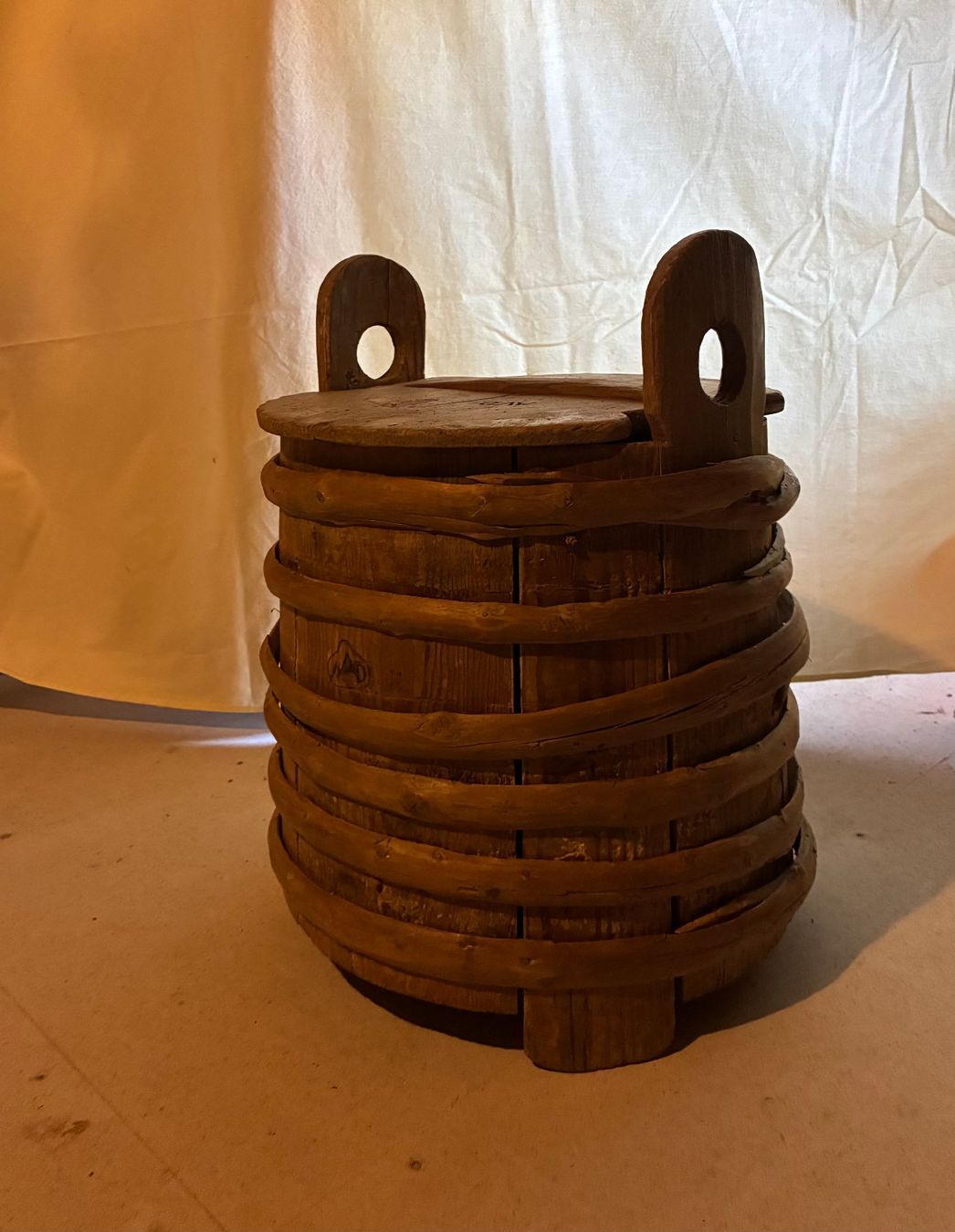 Holzartikel: Holzfass mit Deckel – Gebraucht aus Uznach von Kas-Fri