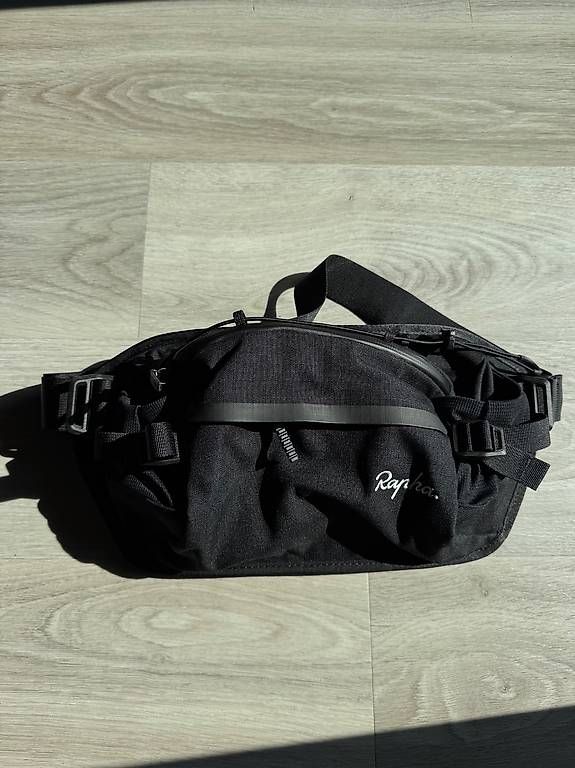 Taschen: Rapha Trail Hip Pack / Bauchtasche  Schwarz – Neu und originalverpackt aus Escholzmatt von sev_km8y