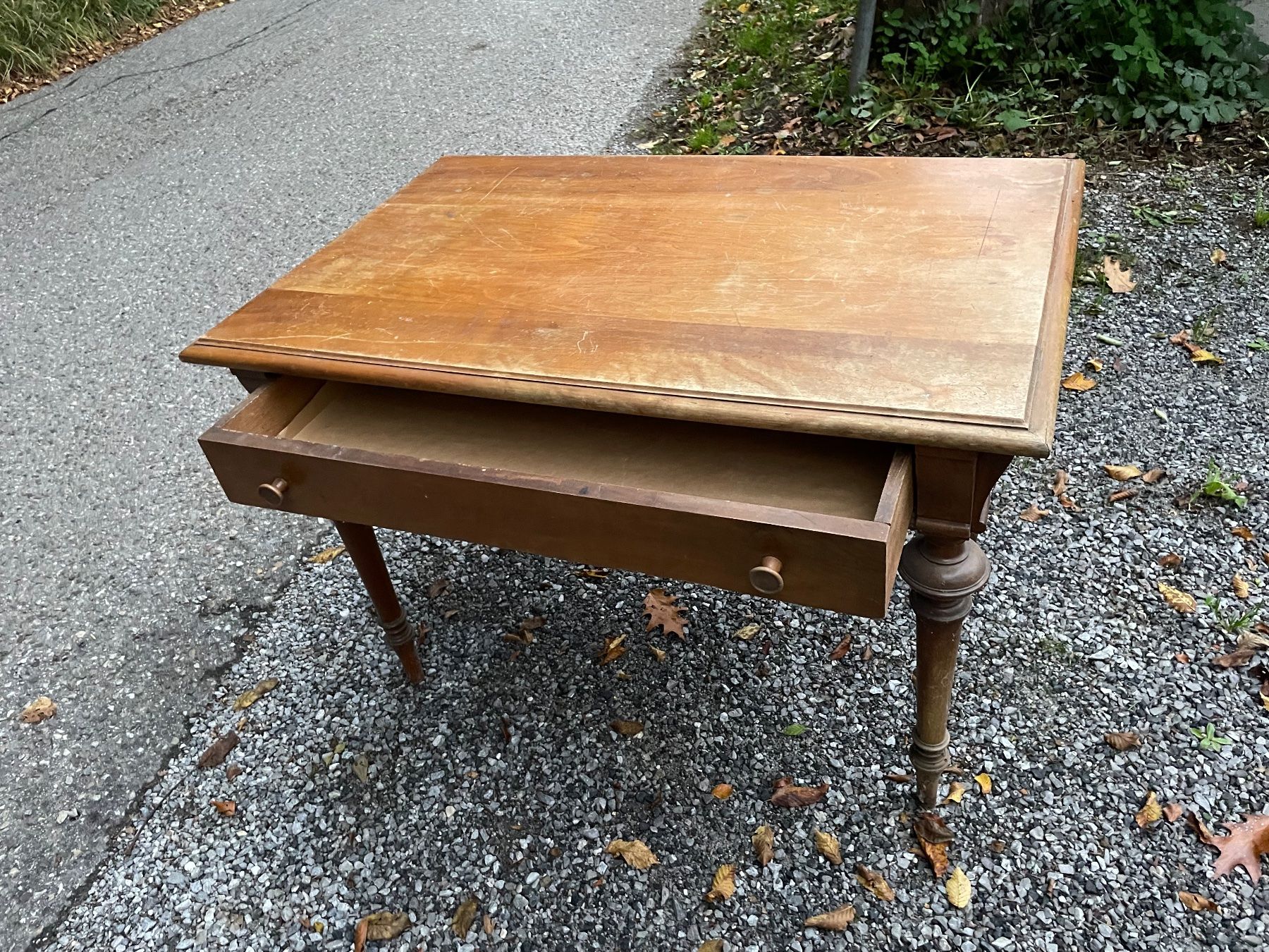 Tische: Tisch mit Schublade – Gebraucht aus Brittnau von bebo04 2