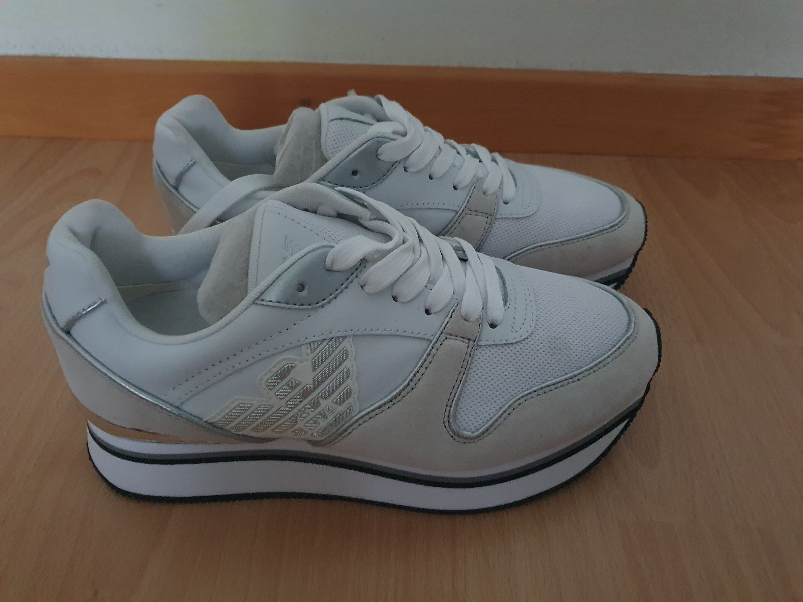 Armani Damenschuhe: neue Emporio Armani Sneaker – Neu und originalverpackt aus St. Gallen von 1811123 1